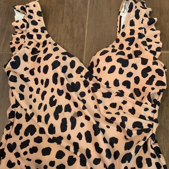 Brand New Never Worn women’s leopard print swimsuit. Size Medium. - Picture 2 of 4